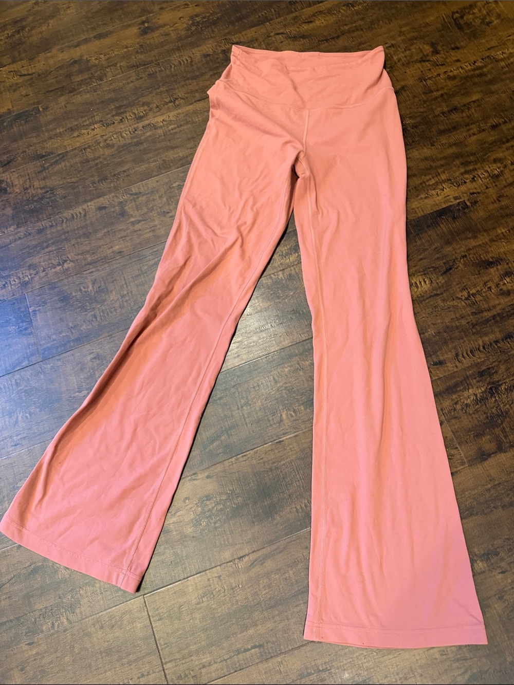 Lululemon sz8 coral yoga pants